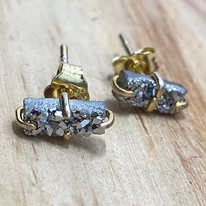 Natural mining elements gold plated 925 sterling Silver stud earrings 
Excellent